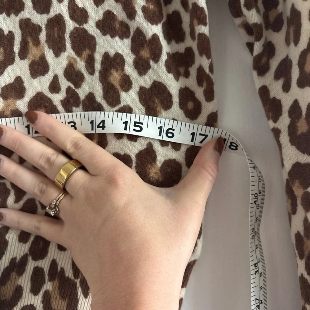J Crew Cashmere Leopard Print Crewneck Sweater Size Small - Picture 6 of 6